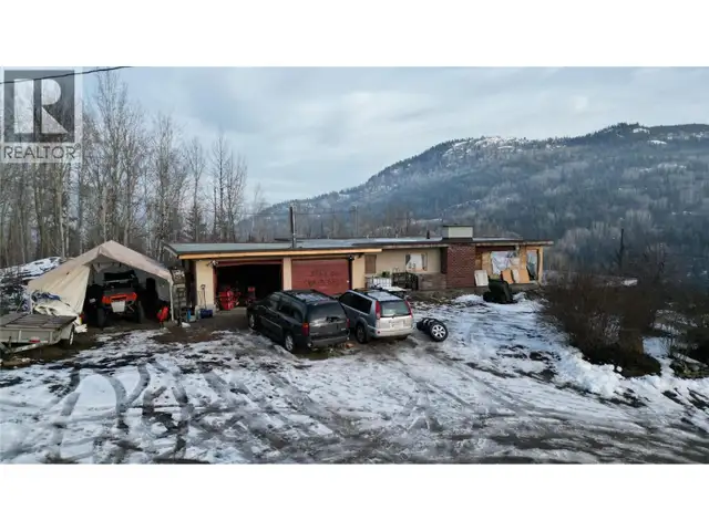1381 3B Highway Warfield, British Columbia in Houses for Sale in Nelson - Image 15