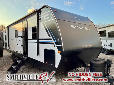 Spacious family bunk model with a bunkroom - PRIVATE BUNKROOM Features: Sleeps 10 - front queen bed,...