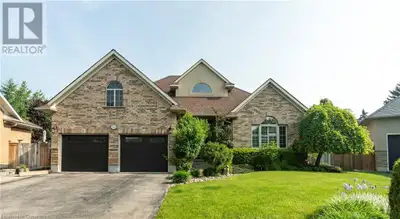 Welcome to luxury living on one of Waterloo’s most desirable courts. This custom-built, all-brick bu...