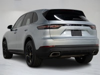 TThis 2021 Porsche Cayenne is a local Ontario vehicle that combines Porsche's legendary driving dyna... (image 4)