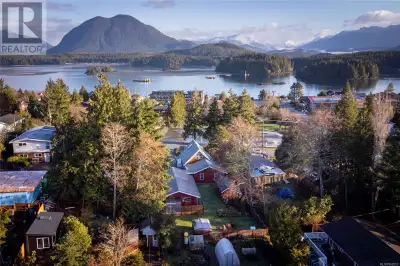Located in the center of Tofino is this quaint family home beaming with character. Upstairs offers a...