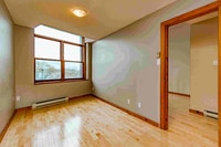 Live Close to Campus at 265 Ontario Street! Looking for affordable, comfortable housing near Queen's... (image 3)