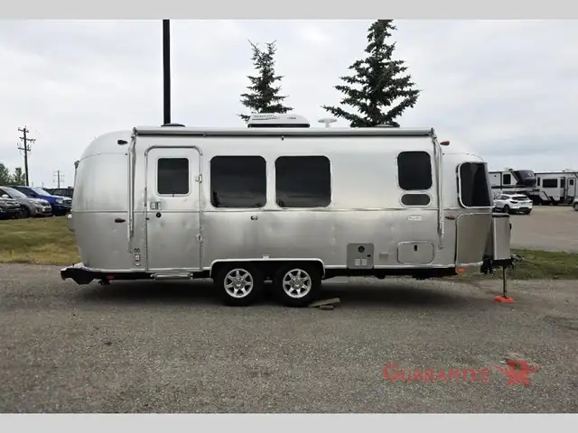 2022 Airstream Flying Cloud 23FB in Travel Trailers & Campers in Calgary - Image 9