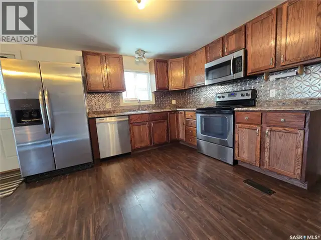 145 Laing CRESCENT Weyburn, Saskatchewan in Houses for Sale in Regina - Image 7