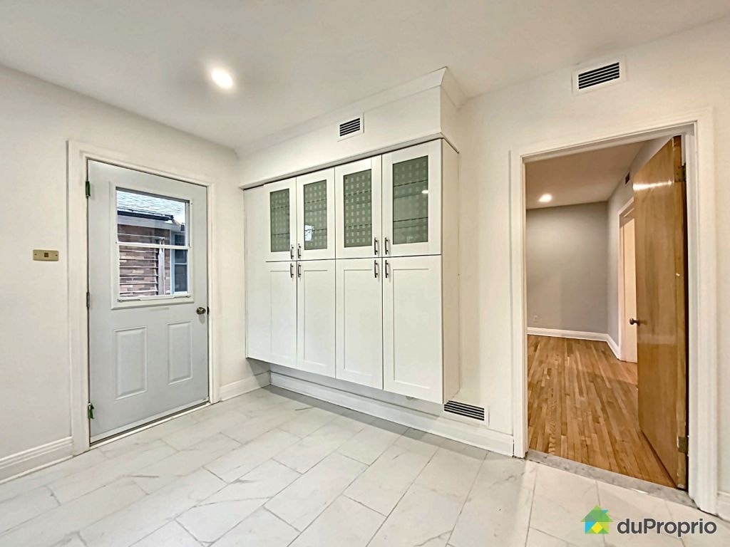 $1,290,000 - Split Level for sale — photo 2