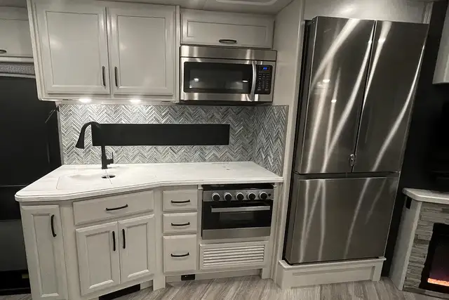 2024 Holiday Rambler Vacationer 35K - Gas Class A Motorhome. in RVs & Motorhomes in Red Deer - Image 27