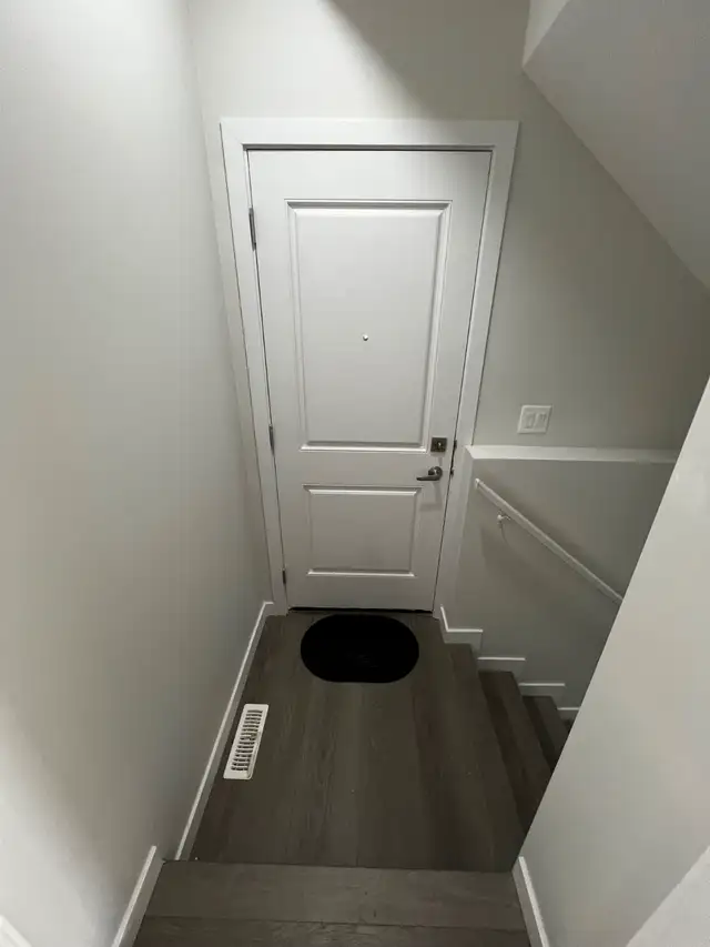 Legal 1-Bed Basement Suite — Private Entrance, Laundry & Parking in Long Term Rentals in Edmonton - Image 3