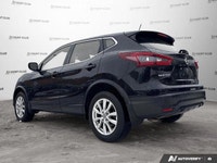 Perfectly designed for city commutes and active lifestyles, this 2023 Nissan Qashqai S offers the id... (image 3)