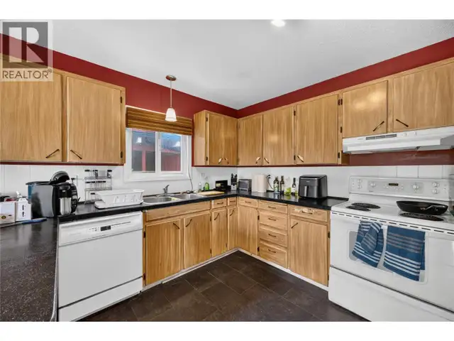 355 & 357 Gwyer Street Penticton, British Columbia in Houses for Sale in Penticton - Image 9
