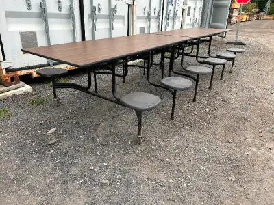 Table de cafétéria pliante Dimension de la table: 29 po 1/2 x 12 pi x 29 po de hauteur Prix: 950$/ch...