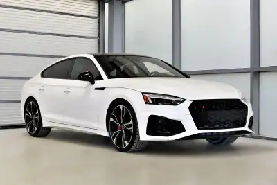 Traction intégrale quattro de Audi /Apple Carplay + Android Auto / Toit ouvrant panoramique / Sièges...