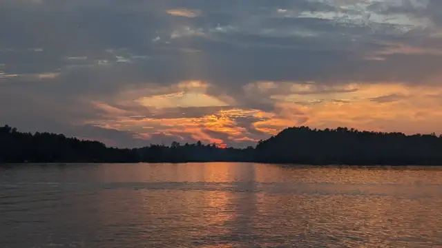 LAKEFRONT COTTAGE FOR RENTRODDICK LAKE - Discounted rates in Quebec in Canada - Image 11