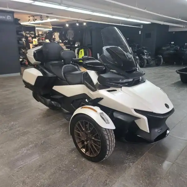2025 CAN-AM Spyder RT Sea-to-Sky SE6 in Sport Touring in Lanaudière - Image 2
