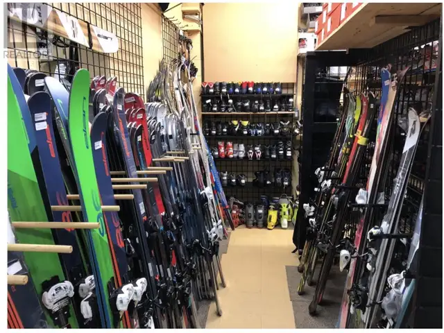 1433 PEMBERTON AVENUE North Vancouver, British Columbia63235577597953123