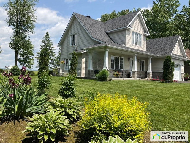 $690,000 - 2 Storey for sale in Brownsburg-Chatham — photo 1