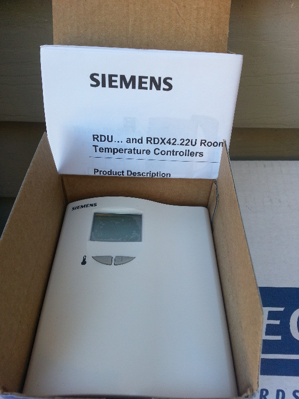 Brand New Sealed Siemens RDU50U Temperature Controller White in Other Business & Industrial in City of Toronto - Image 4