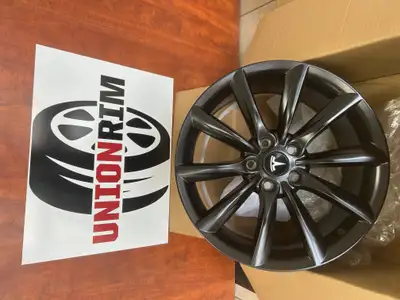 Set of 4 rims aftermarket Tesla Satin Black 5x114.3 18"x8.5" off set:35 Bore:64.1/71.5