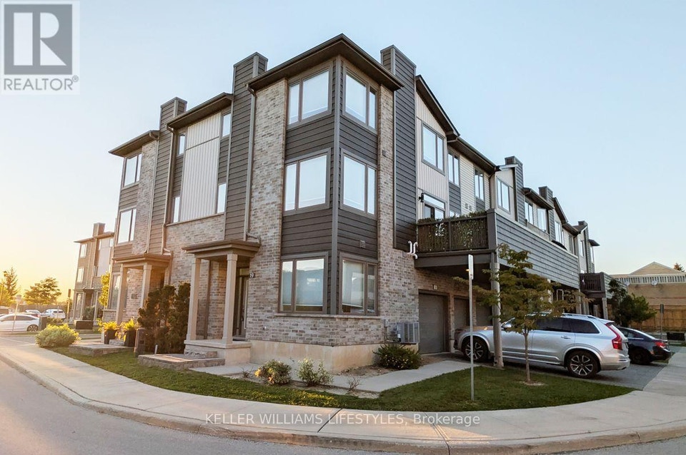 25 - 2070 MEADOWGATE BOULEVARD London South (South U), Ontario 2