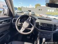 Master every family journey and daily commute in this robust 2023 Volkswagen Atlas Comfortline. Desi... (image 8)