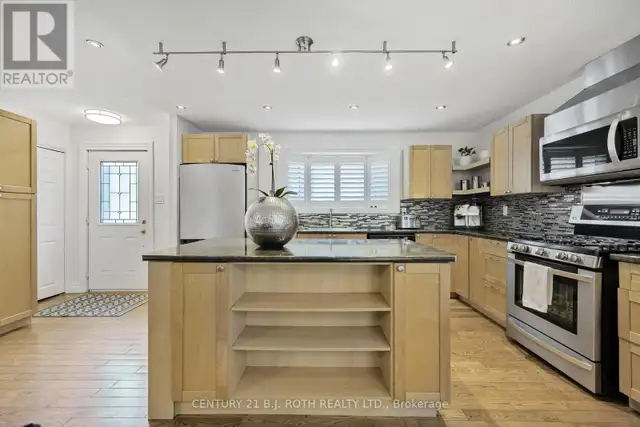 10 ALLEN DRIVE N Wasaga Beach, Ontario in Houses for Sale in Oakville / Halton Region - Image 8