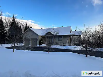 Située à proximité du Massif de Charlevoix, du Club Med et de Baie-St-Paul, cette luxueuse résidence...