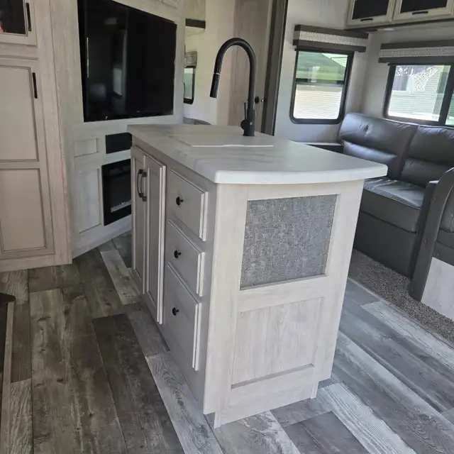 2023 SIERRA 3440BH-LUXURIOUS 2 BEDROOM LOFT,1.5 BATH,FINANCING! in Travel Trailers & Campers in Ottawa - Image 19