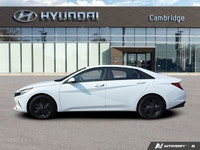 Discover your perfect daily companion in this Polar White 2022 Hyundai Elantra Preferred, ready to e... (image 1)