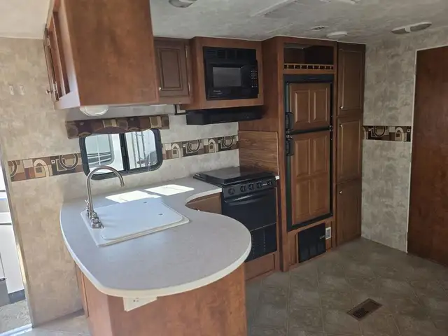 2008 Pacific Coachworks Tango 286 RBSS in Travel Trailers & Campers in Penticton - Image 7