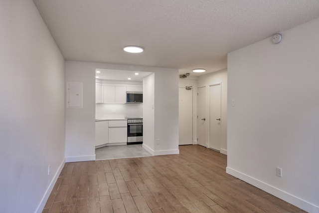 2285 Saint-Mathieu Street — photo 2