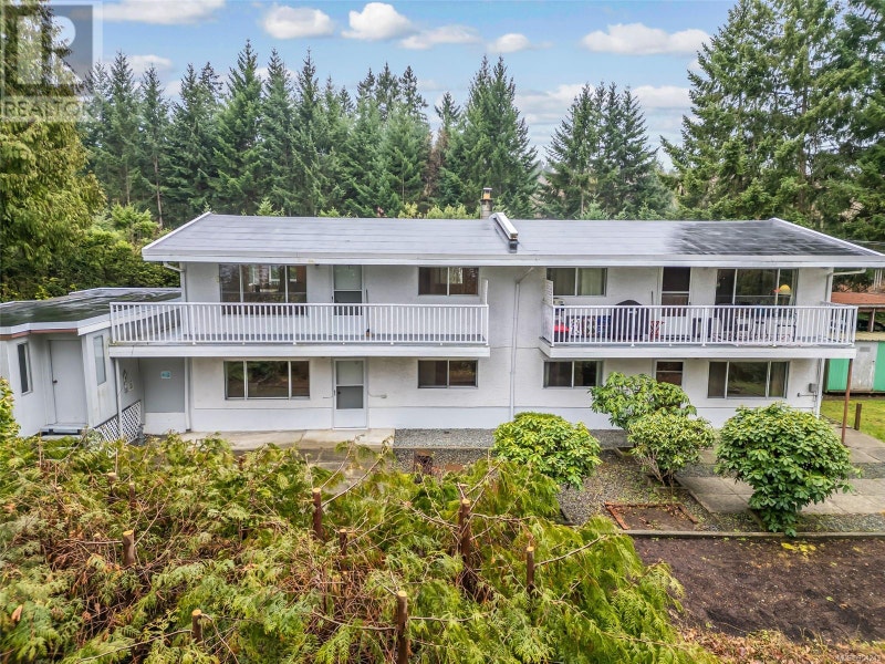 7871,7873 Aats Rd Lantzville, British Columbia Houses for Sale