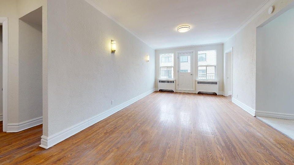 Apartment for Rent at Clanranald Avenue, 5015-5025 Clanranald Av 3