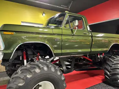 Spécial du mois de Septembre! Ford F250 1976 Big Foot 4X4., véhicule aillant participé à plusieurs S...