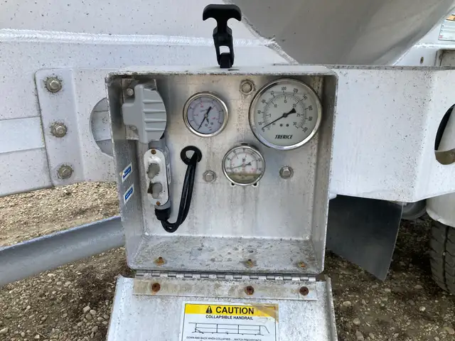2011 MAC 1480 Cubic Ft Dry Bulk / Pneumatic Tank Trailer in Heavy Equipment in Delta/Surrey/Langley - Image 19