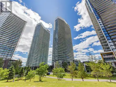 Prestigious North York Bayview Village Area, Luxurious and Spacious Sun-filled Corner 2 Br Suite, 94...
