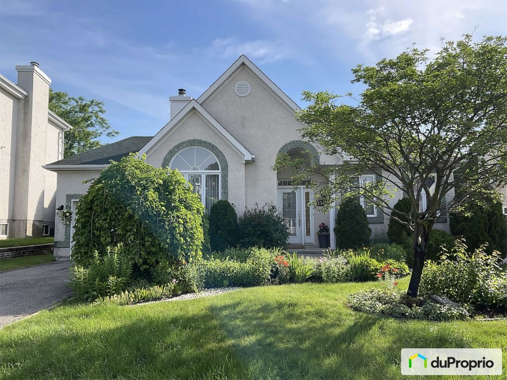 $726,000 - Bungalow for sale in Boisbriand — photo 1