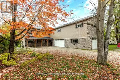 127 MASKINONGE ROAD Tay (Victoria Harbour), Ontario