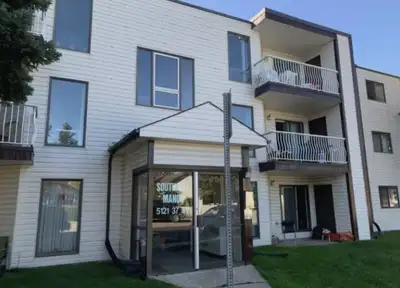 2  BEDROOM THIRD FLOOR SUITE SMALL PET FRIENDLY!