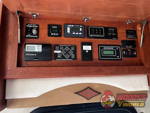 2015 FLEETWOOD EXCURSION 33D in RVs & Motorhomes in Red Deer - Image 19