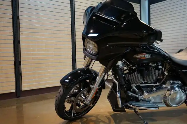 2025 Harley-Davidson FLHX - Street Glide in Sport Touring in Lethbridge - Image 7