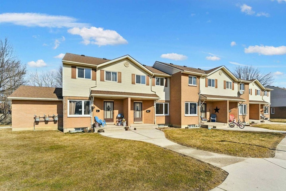 65 Fort St Tilbury ON N0P 2L0 1