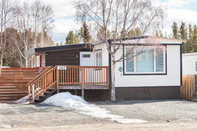 Beautifully Renovated, Turn Key Mobile home! - Felix Robitaille® in Houses for Sale in Whitehorse