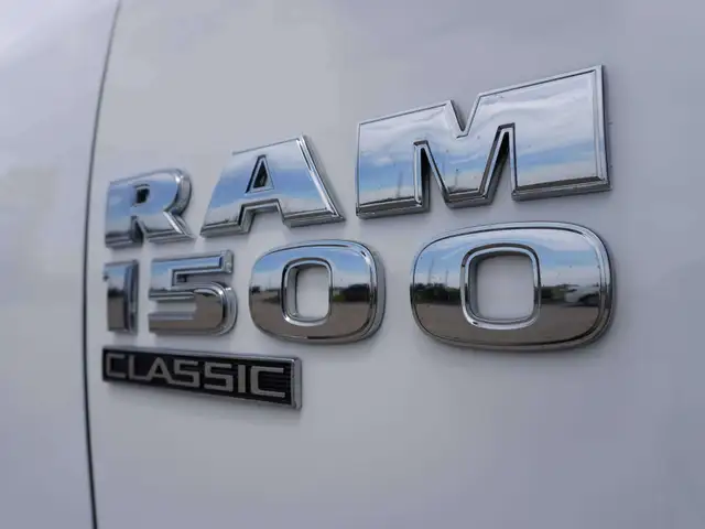 2023 Dodge RAM 1500 SLT Crew Cab - SHORT BED | 4x4 | LOW KMS!!! in Cars & Trucks in Winnipeg - Image 40