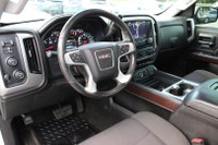 DONT PAY EXTRA FOR SAFETY Drive in style with this 2018 GMC Sierra 1500 SLE All Terrain ! Powered by... (image 8)
