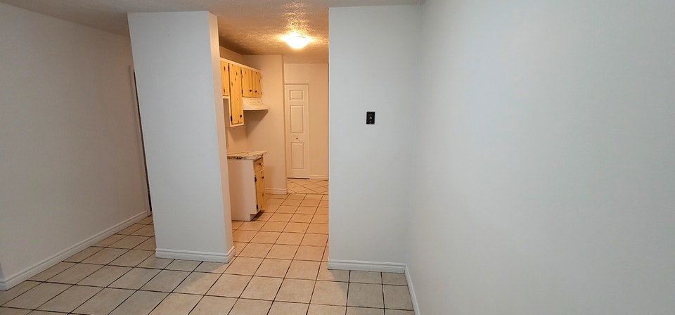5½ TRÈS BEAU,GRAND, EAU CHAUDE! 514 770-4513.Librteme 2