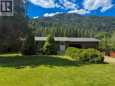 Only ever owned by one family! Nestled on 2.78 acres in Thrums, this property perfectly blends space...