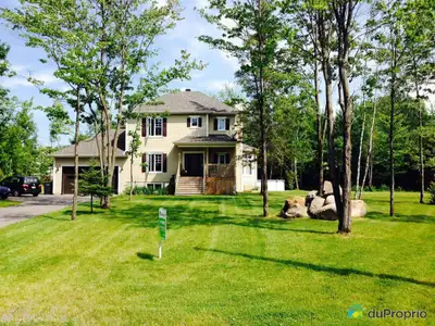 ***AGENT IMMOBILIER S'ABSTENIR*** Superbe cottage construction 2011 avec grande fenestration et bell...