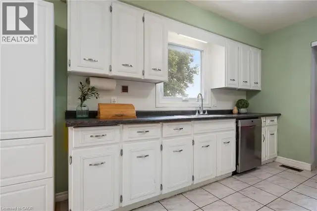1652 OLD HIGHWAY 24 Waterford, Ontario in Houses for Sale in Norfolk County - Image 12