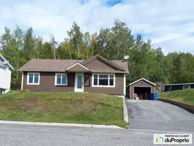 Belle maison sans voisin arrière, que la nature et le calme. 3 chambres à coucher et 1 salle de bain...