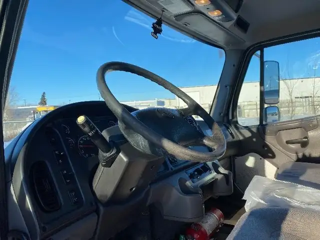 2019 Freightliner M2 FLATBED in Heavy Trucks in Saskatoon - Image 18