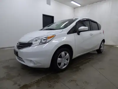 Découvrez votre futur partenaire d'aventure ! Cette Nissan Versa Note 2016 blanche n'est pas qu'une...